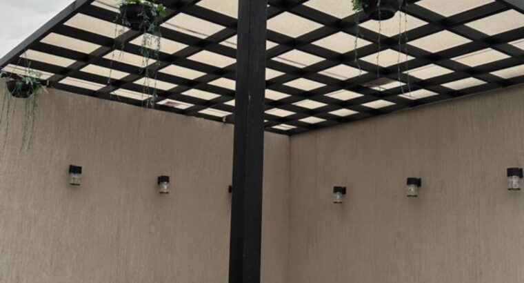 برجولات خشبية وحديد في الرياض | جلسات خارجية فاخرة